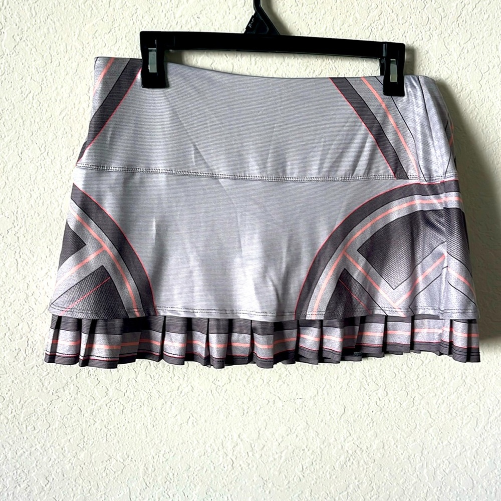 K-Swiss size L skort tennis , very beautiful colors